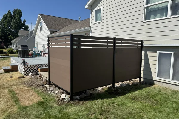 dobrowski-built-privacy-screen-installation